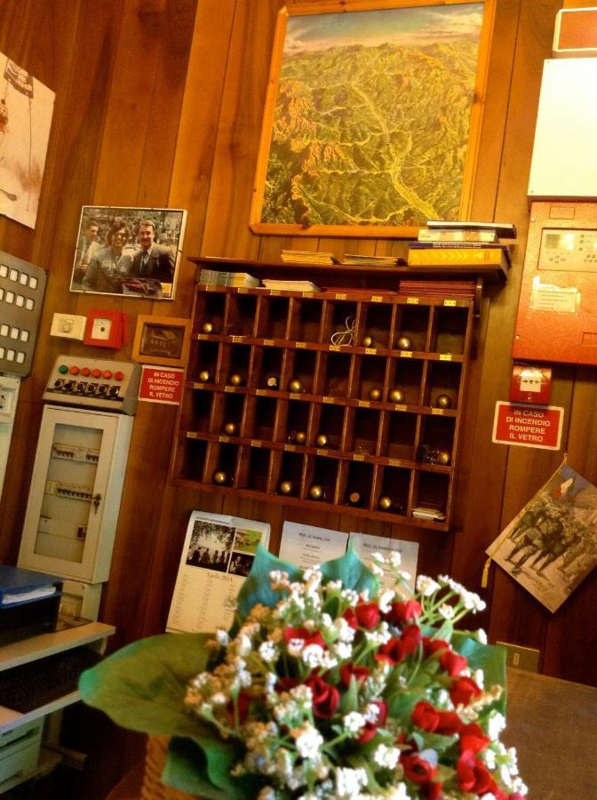 Albergo Ristorante Da Carlino Castelnuovo di Garfagnana Exteriér fotografie